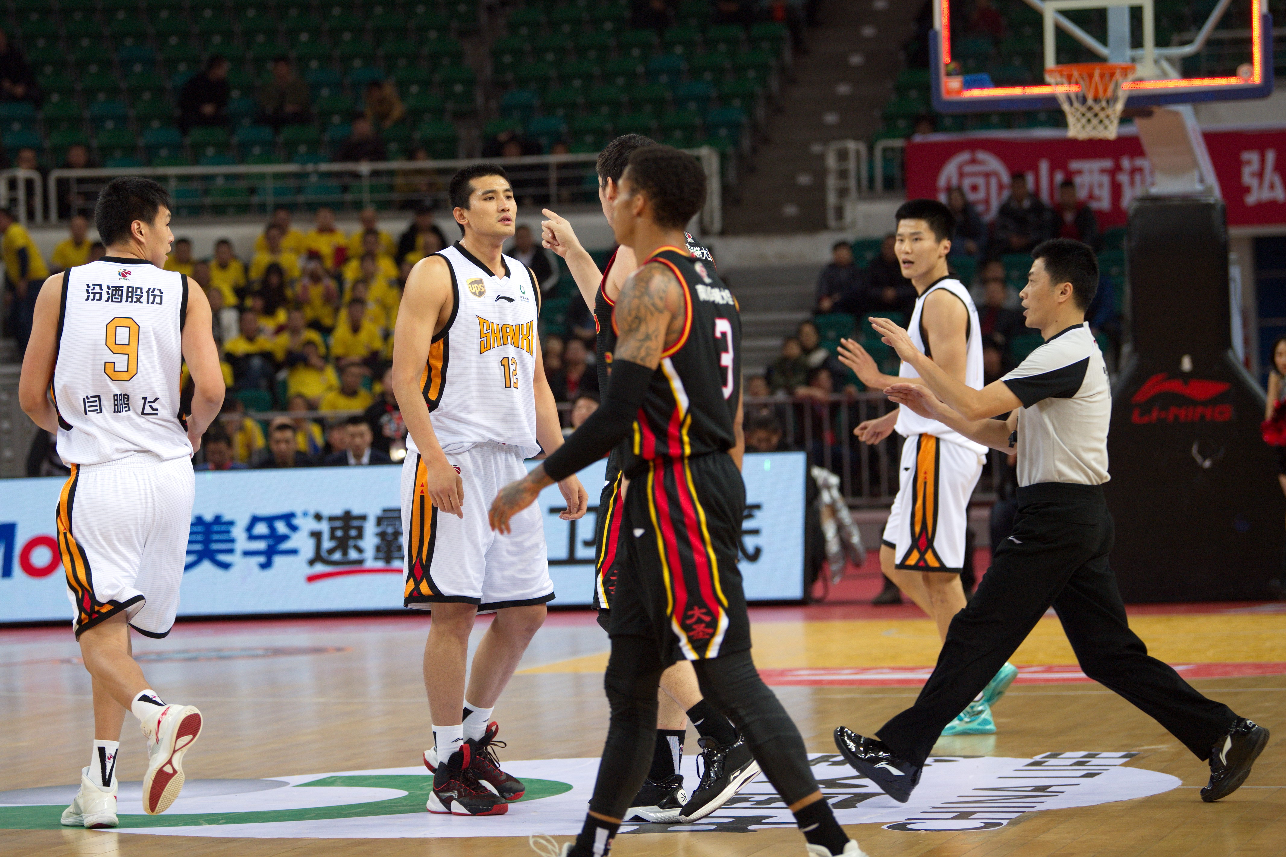 森林狼险胜独行侠升至西部第八 灰熊大胜黄蜂